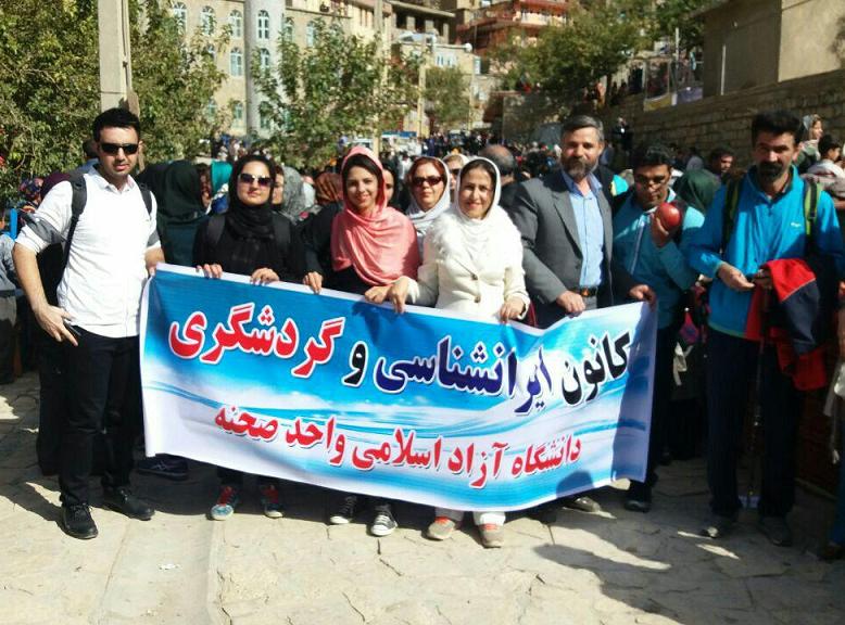 دانشجویان صحنه ای در جشن انار شرکت کردند  + تصویر