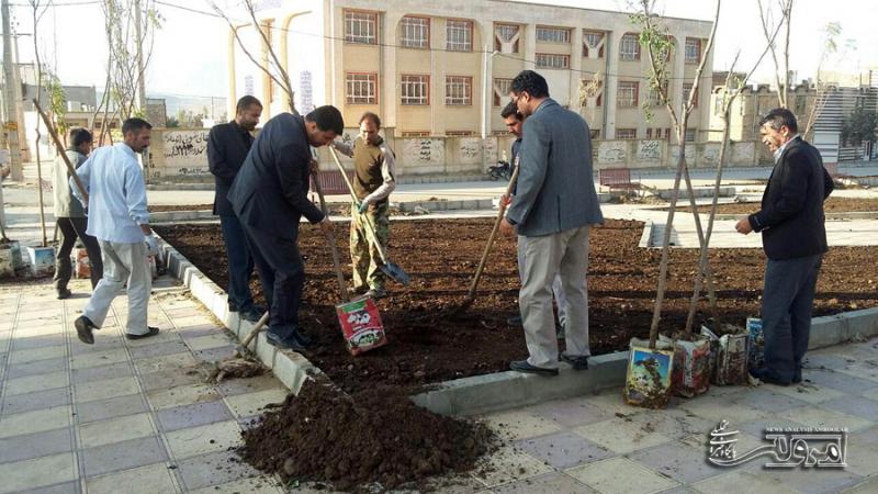 پروژه آسفالت خیابان شهید رحیمی شهر صحنه در حال انجام است/ پوشش سیمانی کانال محله ابراهیم آباد + تصویر