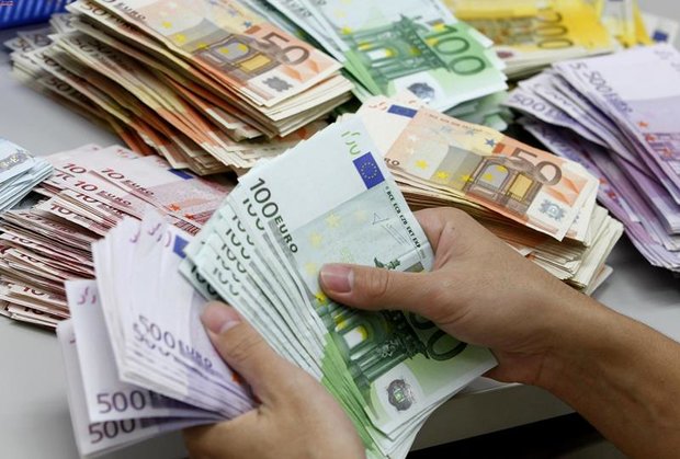 نرخ دلار به کانال ۳۹۰۰ تومانی بازگشت/قیمت سکه کاهش یافت
