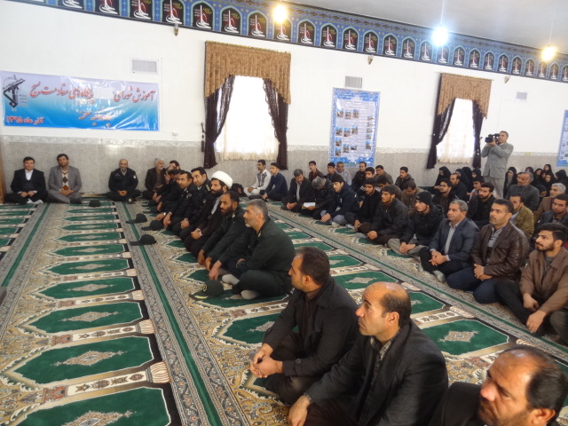 بسیجیان صحنه ای در دوره اموزشی امر به معروف و نهی از منکر حضور یافتند.