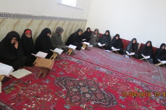 دوره آموزش روخوانی قرآن کریم ویژه زنان خانه‌دار شهرهای صحنه و میانراهان برگزار شد