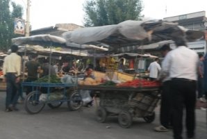 دست فروشان میوه فروش زخمی بر سیمای شهر اسلام آبادغرب/ غرفه های متروکه شهرداری کی ساماندهی می شود؟ دست فروشان میوه فروش زخمی بر سیمای شهر اسلام آبادغرب/ غرفه های متروکه شهرداری کی ساماندهی می شود؟
