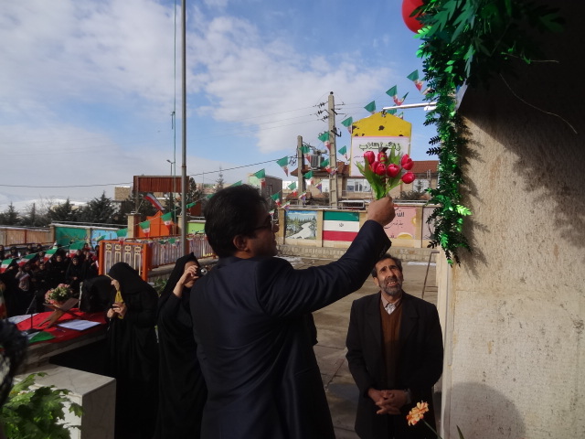 	زنگ انقلاب در مدارس شهرستان صحنه نواخته شد 