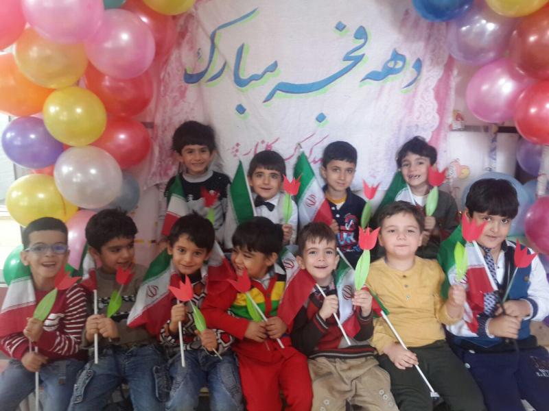 جشن انقلاب در مهدکودک گلنار و پانیذ شهر صحنه برگزار شد