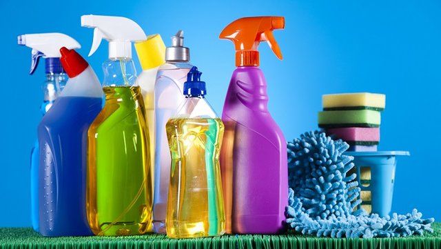 خطرات تنفسی استفاده از شوینده‌ها در خانه تکانی