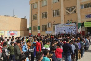 	دانش آموزان با تلاش در سنگر علم و دانش ادامه دهنده راه شهداء باشند 