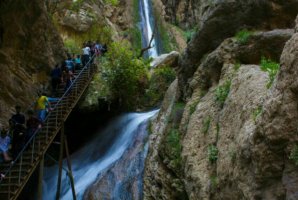 بازدید بیش از 107 هزار نفر گردشگر نوروزی از سرپل ذهاب / بیشترین آمار بازدید به آبشار پیران اختصاص یافت بازدید بیش از 107 هزار نفر گردشگر نوروزی از سرپل ذهاب / بیشترین آمار بازدید به آبشار پیران اختصاص یافت