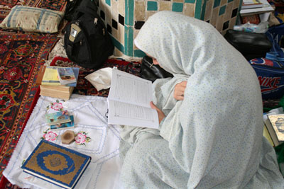 اعتکاف تنها یک عبادت نیست بلکه مجموعه‌ای از عبادت‌ها را به همراه دارد