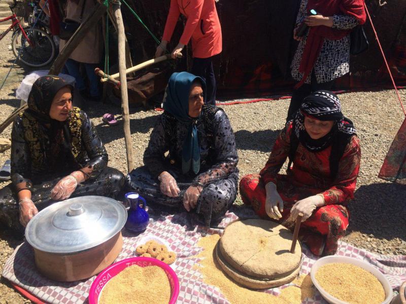  جشنواره ترخینه در روستای کرتویج علیا بخش دینور برگزار شد