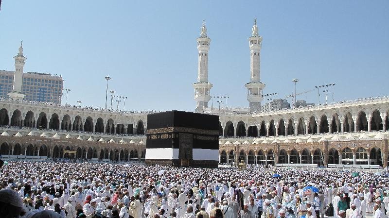 حج مظهر وحدت و اتحاد مسلمانان است حج مظهر وحدت و اتحاد مسلمانان است