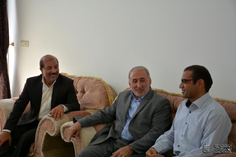 مدیرکل ورزش و جوانان استان کرمانشاه با سفر به شهرستان صحنه از قهرمان جهان " علی حیدری پور" تجلیل کرد + تصویر