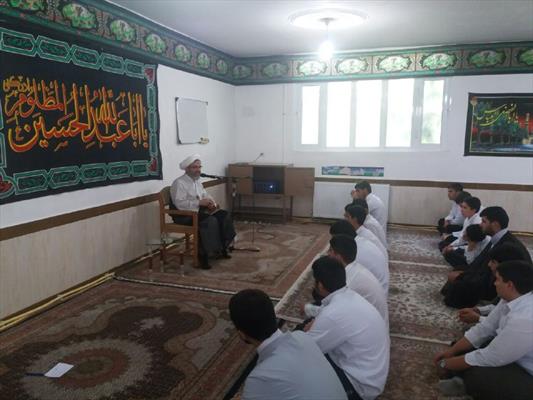  طلاب از سرمایه های معنوی بهره برداری کنند 