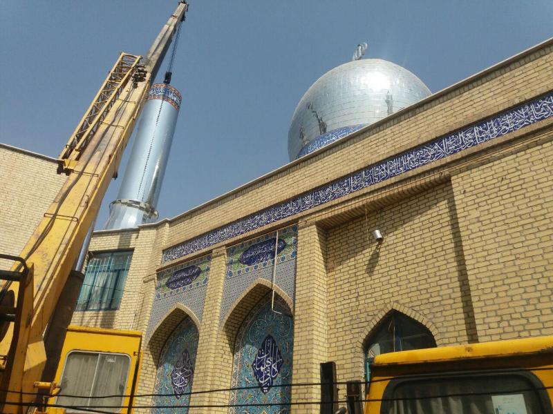 مراحل نصب گلدسته جدید مسجد امام خمینی(ره) شهر صحنه