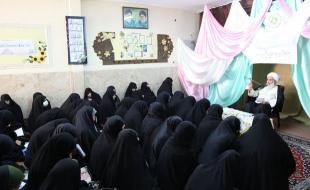 طلبه باید الگوی دیگر افراد جامعه باشد 