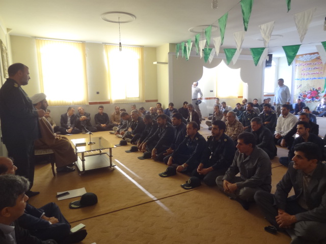 جمعی از پایوران سپاه و مسئولین ادارات شهرستان صحنه با امام جمعه این شهرستان دیدار کردند