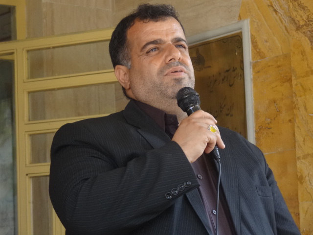 آینده کشور  به دست جوانان ساخته می شود
