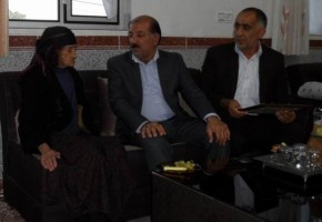 دیدار و سرکشی از دو خانواده شهید شهرستان صحنه انجام شد