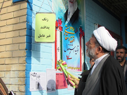 زنگ آغاز هفته بسیج دانش آموزی و هفته پدافند غیر عامل در دبیرستان امام صادق (ع) به صدا در آمد+تصویر