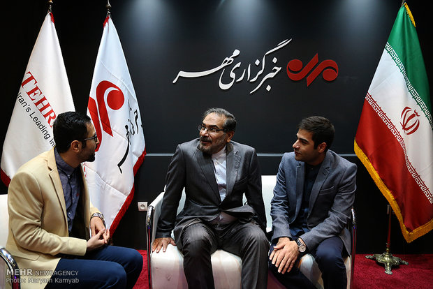 شمخانی از غرفه خبرگزاری مهر بازدید کرد
