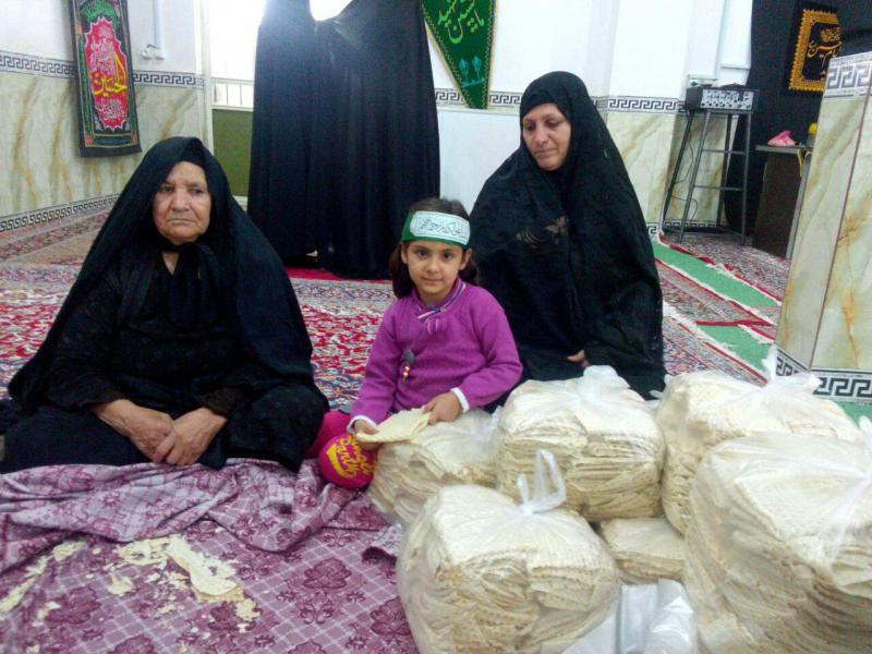فعالیت خواهران بسیج جامعه زنان سپاه صحنه در موکب های این شهرستان