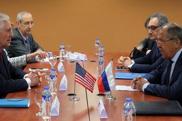دیدار کوتاه «لاوروف» و «تیلرسون» در حاشیه اجلاس اپک