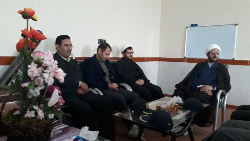 فرماندهی و جمعی از پرسنل نیروی انتظامی صحنه با امام جمعه این شهرستان دیدار کردند + تصویر