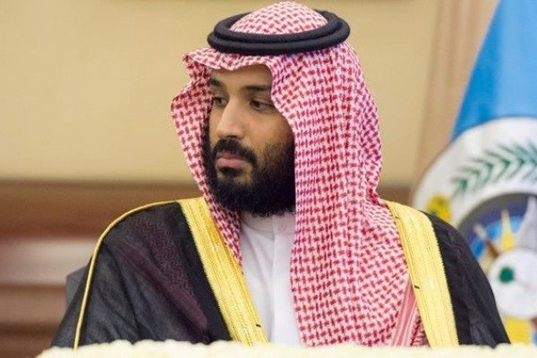 لبنانی ها تصاویر محمد بن سلمان را به آتش کشیدند