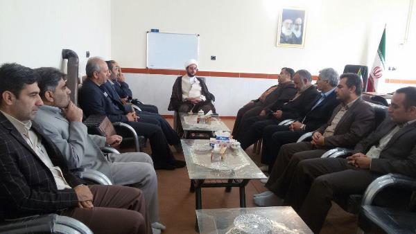 فرهنگیان شهرستان صحنه با امام جمعه این شهرستان دیدار کردند