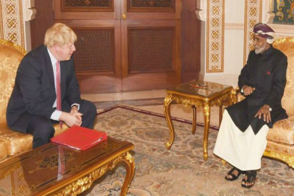 جانسون پیش از سفر به ایران با «سلطان قابوس» دیدار کرد جانسون پیش از سفر به ایران با «سلطان قابوس» دیدار کرد