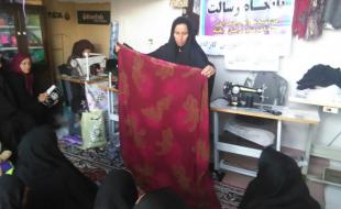 هنر آفرینی بانوهای روستایی با چهل تکه دوزی / اقتصاد مقاومتی در کارگاه خیاطی تحقق یافت 