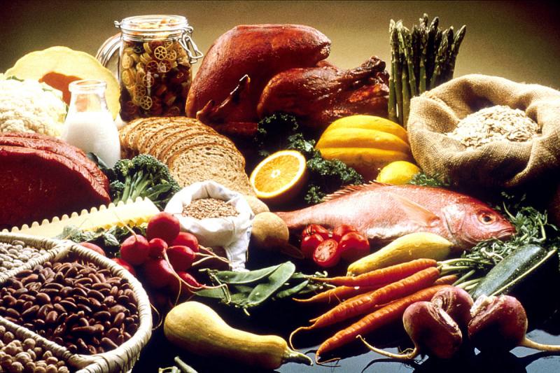 بررسی ۹ شایعهٔ رایج درباره تغذیه