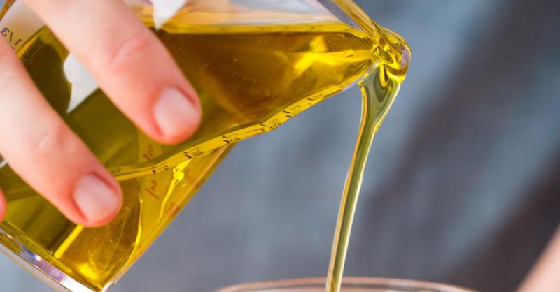با کمک روغن زیتون آشپزخانه‌تان را تمیز کنید