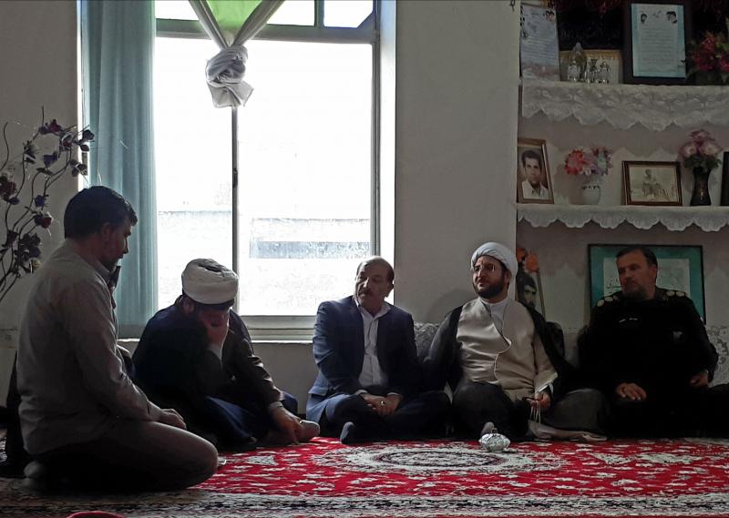 مراسم دیدار و سرکشی از خانواده شهید شهرستان صحنه انجام شد 