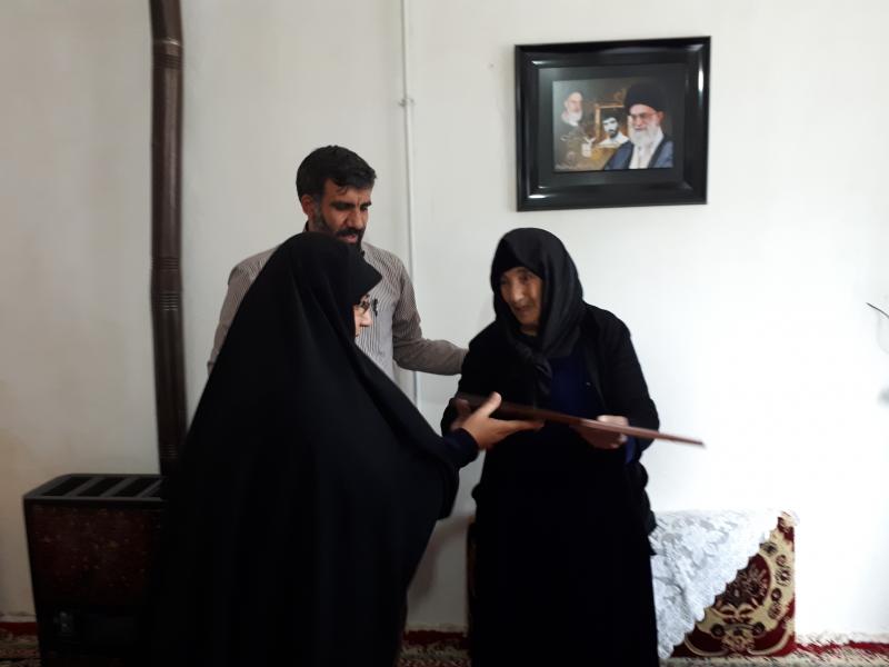 به مناسبت گرامیداشت هفته زن از مادر شهید معروفعلی مرادی تجلیل به عمل آمد
