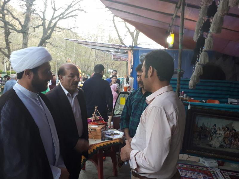 بازدید از غرفه های صنایع دستی شهرستان صحنه انجام شد