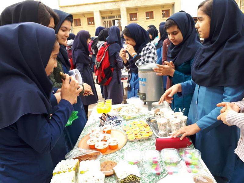 بازارچه دانش آموزان دبیرستان نمونه دولتی رضوان شهر صحنه برگزار شد