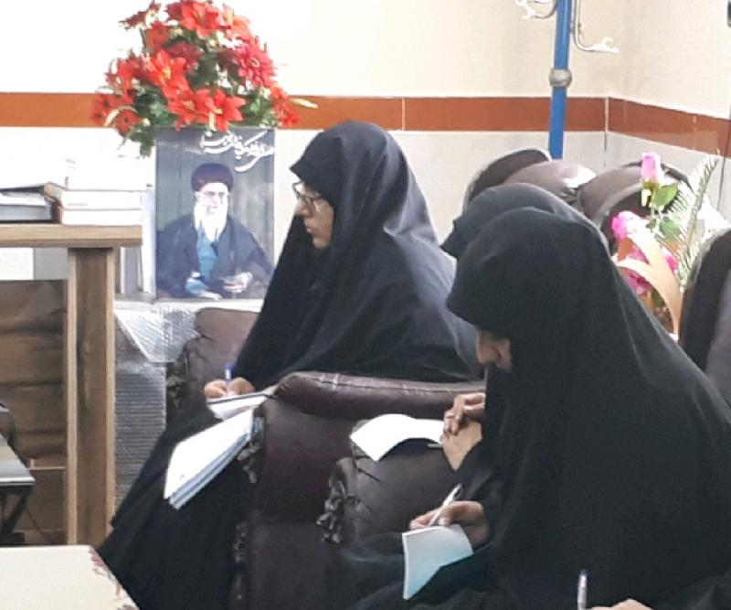 بانوان با حجاب صحنه ای مورد تقدیر قرار می گیرند
