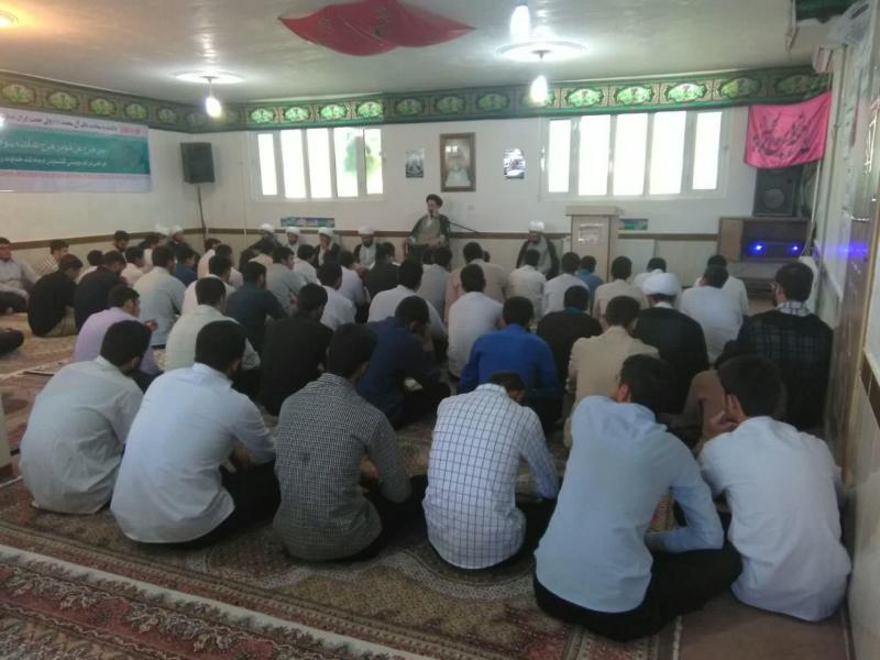  طلبه ای در مکتب امام زمان( عج) موفق است که با سواد و مهذب باشد 