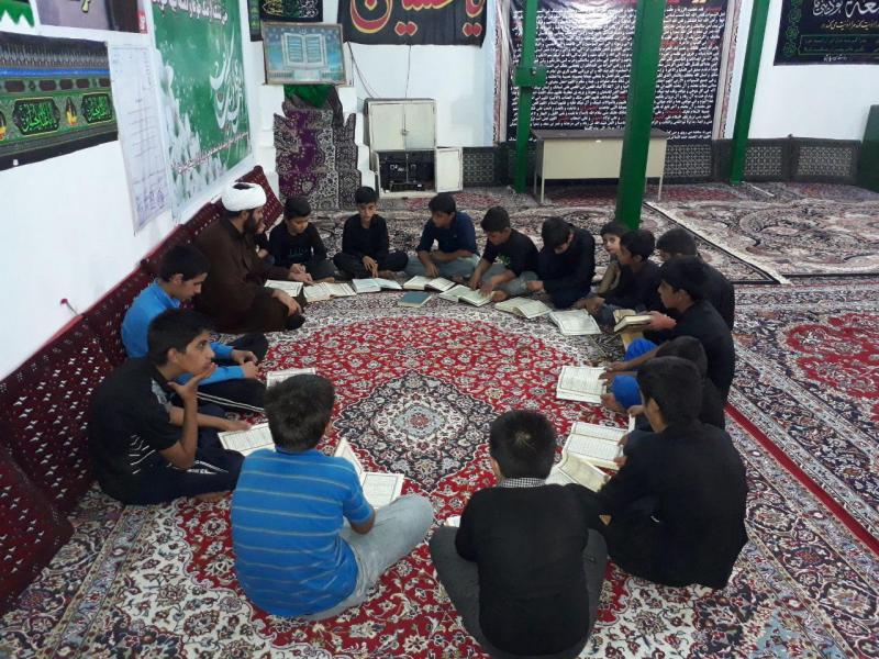 انجام مراسمات دینی و مذهبی توسط روحانی مستقر در روستای سیاه چقا