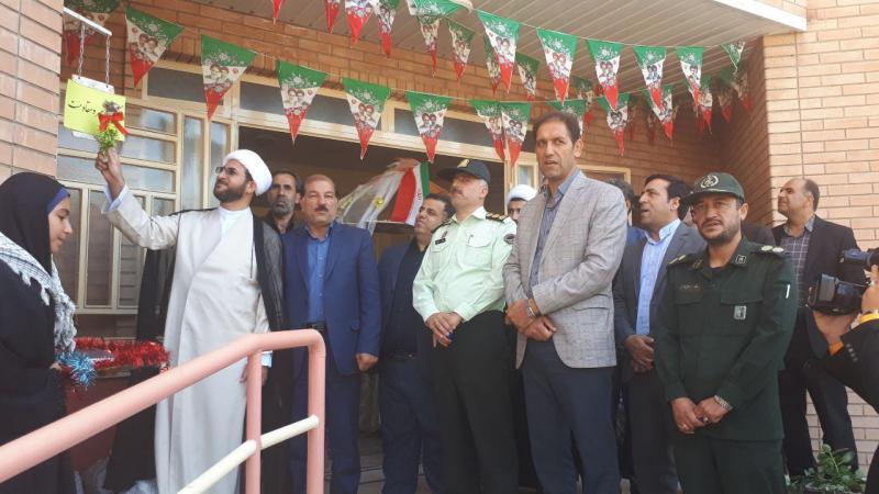 زنگ مهر و مقاومت در مدارس شهرستان صحنه نواخته شد + عکس