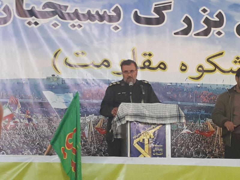  انقلاب با دستان و تلاش بسیج به اوج خود رسید 