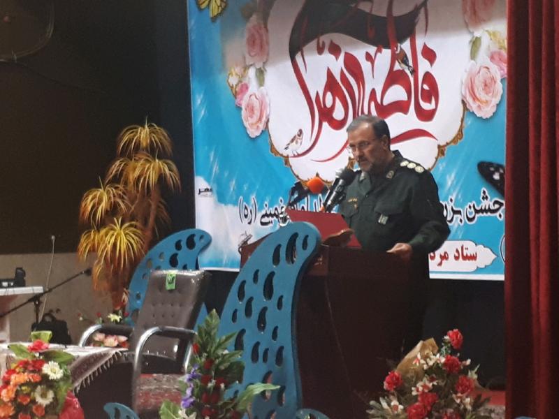 مادر وجود نازنینی است که زیباترین صفات خداوند را در خود دارد