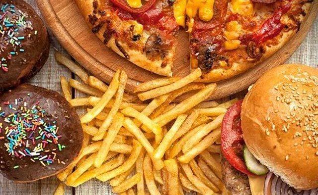 خراش فست‌فودها روی سلامت جسم و روح