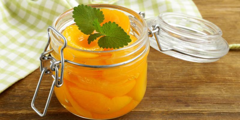 ساده ترین روش تهیه کمپوت زردآلو خانگی
