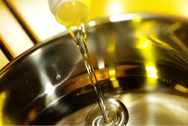  مصرف کدام روغن‌ها برای بدن مفید است؟