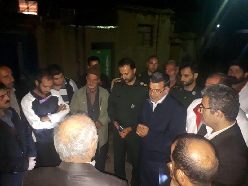 جمعی از اعضای ستاد بحران شهرستان صحنه از روستاهای زلزله زده بازدید کردند