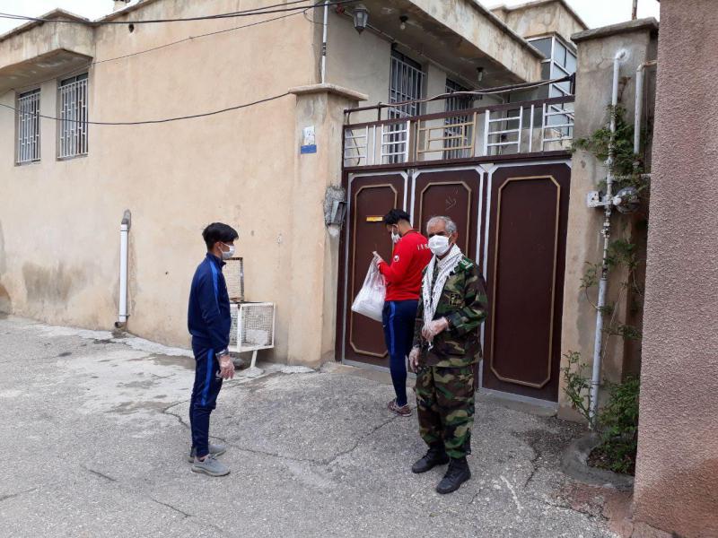 8 هزار ماسک توسط بسیجیان سپاه صحنه در بین مردم توزیع شد