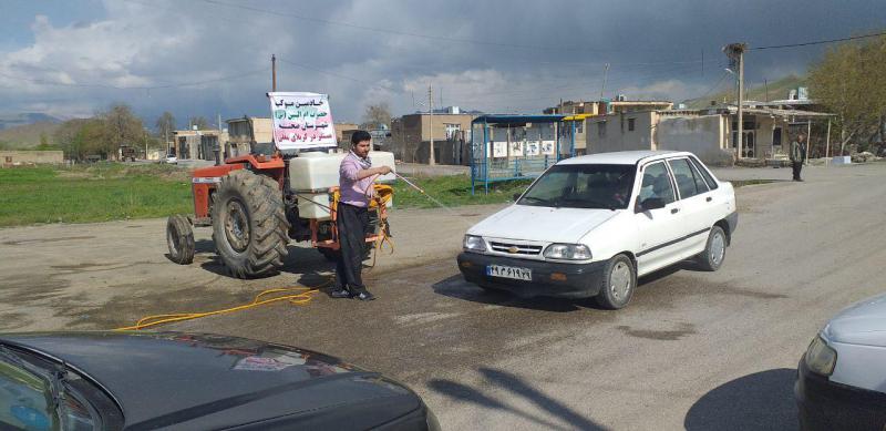 ضد عفونی خودرو های عبوری صحنه توسط خادمین موکب حضرت ام البنین س