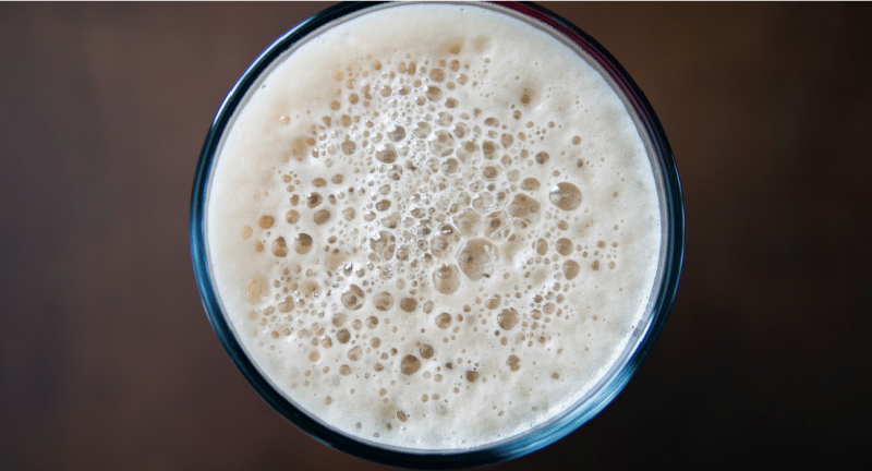 چطور فوم یا کف شیر حرفه‌‎ای برای نوشیدنی‌هایمان درست کنیم؟