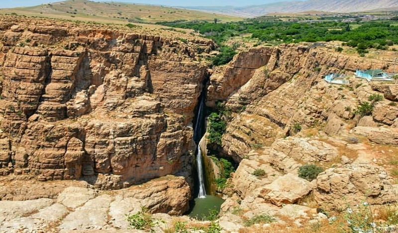 غبار غفلت مسئولین بر رخ بزرگترین آبشار طبقه ای ایران